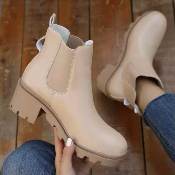 SHEIN Beige Lug Sole Faux Leather Chelsea Boots Block Heel Ankle Booties Size 8 - Picture 1 of 11
